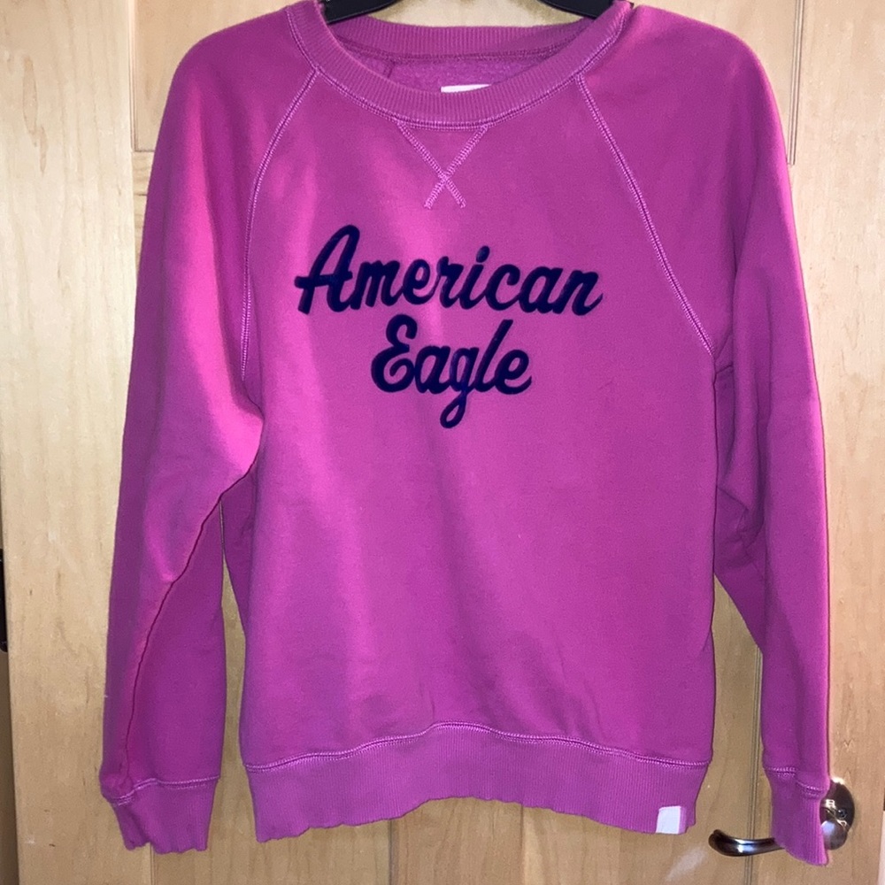 pink and blue American Eagle crew neck
